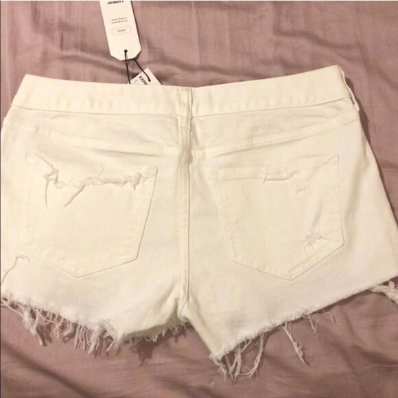 ✨ White Destroyed Denim Cutoff Shorts✨ - Picture 4 of 7